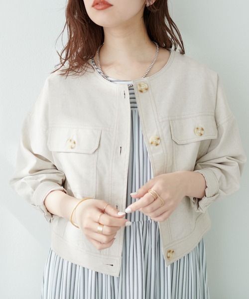 natural couture(ナチュラルクチュール)の「綿麻ノーカラー7分袖ショートブルゾン(ブルゾン・レディース・ライトベージュ/オフホワイト/スミクロ・FREE)」の7枚目の写真