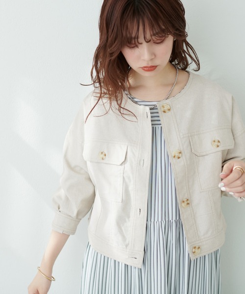 natural couture(ナチュラルクチュール)の「綿麻ノーカラー7分袖ショートブルゾン(ブルゾン・レディース・ライトベージュ/オフホワイト/スミクロ・FREE)」の6枚目の写真