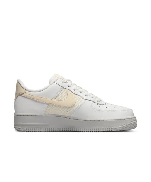 NIKE(ナイキ)の「ナイキ エア フォース 1 '07 ESS ウィメンズシューズ / Nike Air Force 1 '07 ESS Women's Shoes (AF1)(スニーカー・レディース・アイボリー・23/24/25/26/27/28/22/25.5/26.5/27.5/22.5/24.5/23.5/28.5/29)」の4枚目の写真