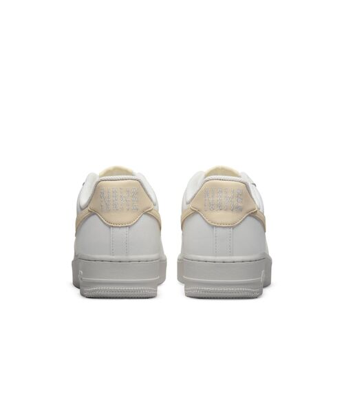 NIKE(ナイキ)の「ナイキ エア フォース 1 '07 ESS ウィメンズシューズ / Nike Air Force 1 '07 ESS Women's Shoes (AF1)(スニーカー・レディース・アイボリー・23/24/25/26/27/28/22/25.5/26.5/27.5/22.5/24.5/23.5/28.5/29)」の6枚目の写真
