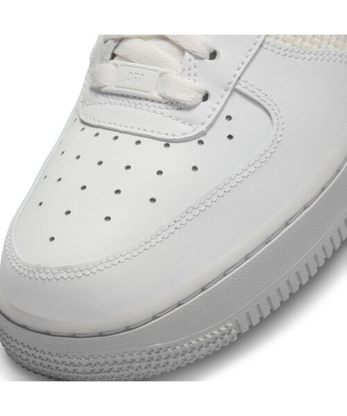 NIKE(ナイキ)の「ナイキ エア フォース 1 '07 ESS ウィメンズシューズ / Nike Air Force 1 '07 ESS Women's Shoes (AF1)(スニーカー・レディース・アイボリー・23/24/25/26/27/28/22/25.5/26.5/27.5/22.5/24.5/23.5/28.5/29)」の8枚目の写真