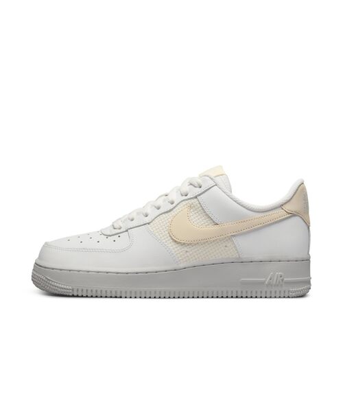 NIKE(ナイキ)の「ナイキ エア フォース 1 '07 ESS ウィメンズシューズ / Nike Air Force 1 '07 ESS Women's Shoes (AF1)(スニーカー・レディース・アイボリー・23/24/25/26/27/28/22/25.5/26.5/27.5/22.5/24.5/23.5/28.5/29)」の3枚目の写真