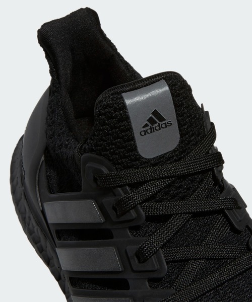 adidas（アディダス）の「ウルトラブースト 5 DNA ランニング スポーツウェア ライフスタイル / Ultraboost 5 DNA Running Sportswear Lifestyle / アディダス（レディース）（スニーカー・レディース・ブラック×ブラック・22.5cm/23.5cm/24.5cm/23.0cm/24.0cm/25.0cm）」の5枚目の写真