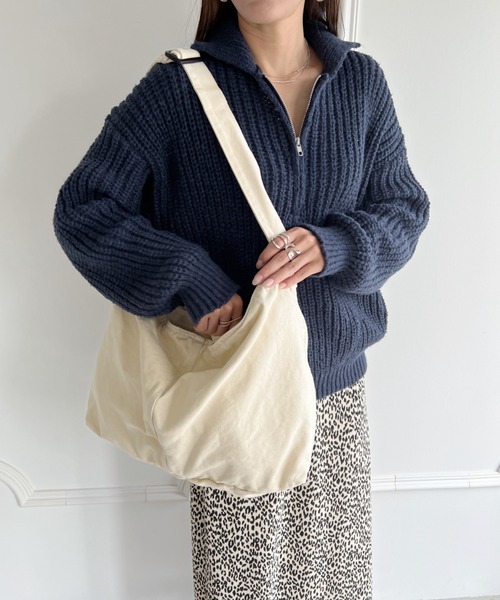 MYMOOD.（マイムード）の「【A4収納可 大容量】キャンバスビッグショルダーバッグ マザーズバッグ（ショルダーバッグ・レディース・ブラック/アイボリー・FREE）」の6枚目の写真