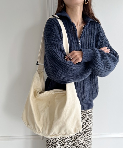 MYMOOD.（マイムード）の「【A4収納可 大容量】キャンバスビッグショルダーバッグ マザーズバッグ（ショルダーバッグ・レディース・ブラック/アイボリー・FREE）」の3枚目の写真