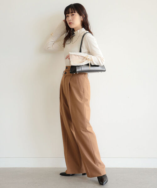 Ray BEAMS(レイビームス)の「RBS / シャーリング カフス ハイネック トップス(Tシャツ/カットソー・レディース・ブラック/ホワイト系その他6・ONE SIZE)」の3枚目の写真