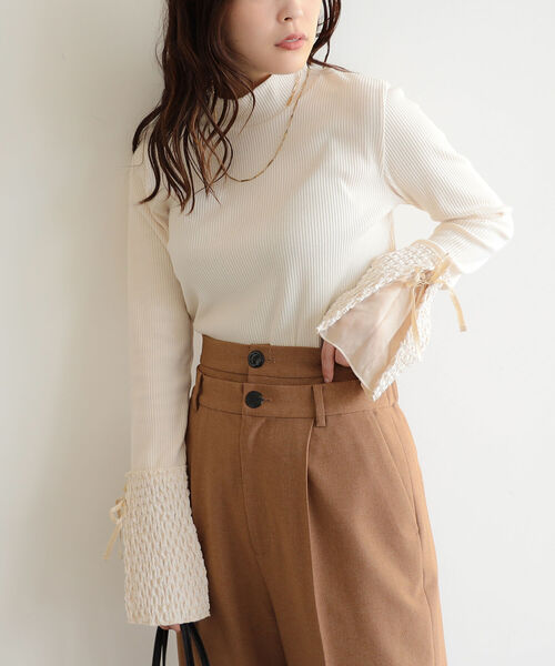 Ray BEAMS(レイビームス)の「RBS / シャーリング カフス ハイネック トップス(Tシャツ/カットソー・レディース・ブラック/ホワイト系その他6・ONE SIZE)」の5枚目の写真