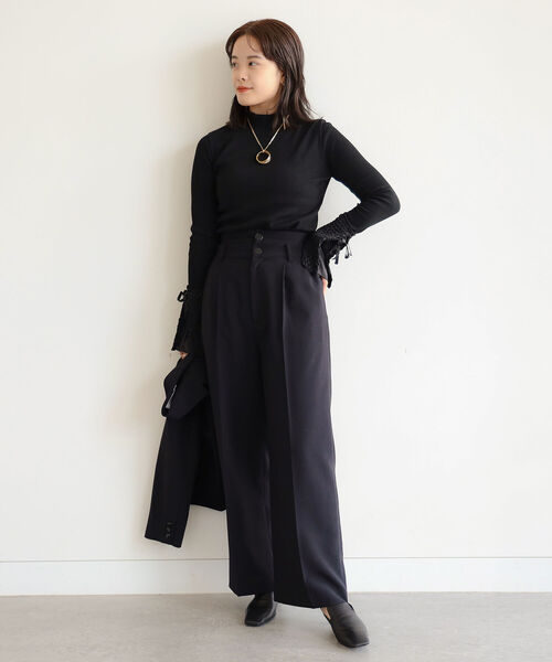 Ray BEAMS(レイビームス)の「RBS / シャーリング カフス ハイネック トップス(Tシャツ/カットソー・レディース・ブラック/ホワイト系その他6・ONE SIZE)」の9枚目の写真