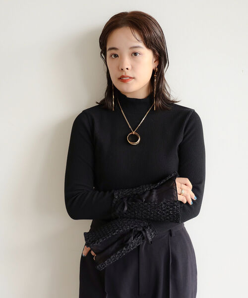 Ray BEAMS(レイビームス)の「RBS / シャーリング カフス ハイネック トップス(Tシャツ/カットソー・レディース・ブラック/ホワイト系その他6・ONE SIZE)」の10枚目の写真