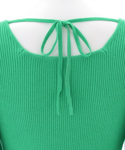 clear(クリア)の「スクエアネック裾ロゴニットトップス(ニット/セーター・レディース・ブラック/オフホワイト/グリーン・F)」の11枚目の写真
