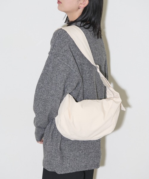 Aunt Marie's(アントマリーズ)の「ラウンドショルダーバッグ/軽量素材(ショルダーバッグ・レディース・アイボリー/ブラック/ベージュ/ライトブルー/グリーン/チャコールグレー/ライトグレー・FREE)」の18枚目の写真