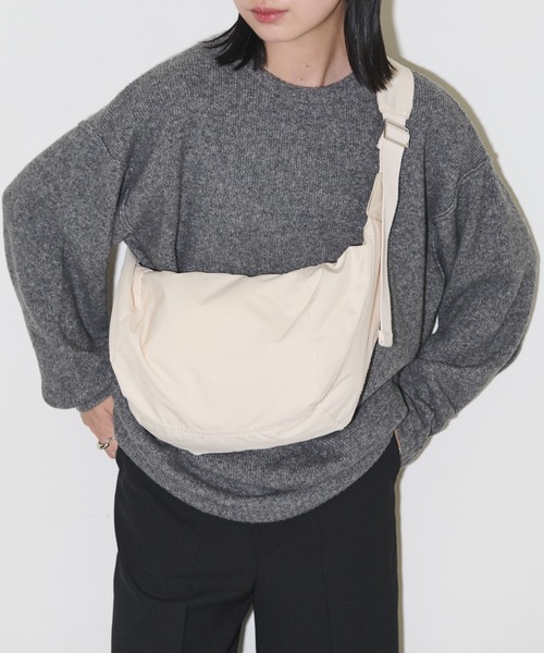 Aunt Marie's(アントマリーズ)の「ラウンドショルダーバッグ/軽量素材(ショルダーバッグ・レディース・アイボリー/ブラック/ベージュ/ライトブルー/グリーン/チャコールグレー/ライトグレー・FREE)」の19枚目の写真