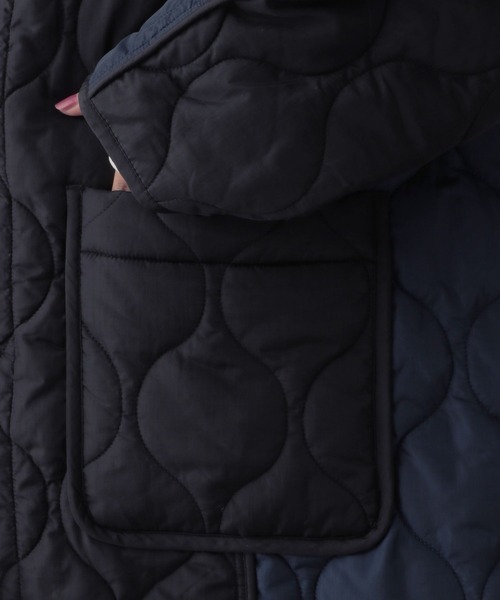 yuw（ユウ）の「リバーシブルバイカラーキルティングコート　168225（ミリタリージャケット・レディース・ブラック/カーキ・FREE）」の8枚目の写真