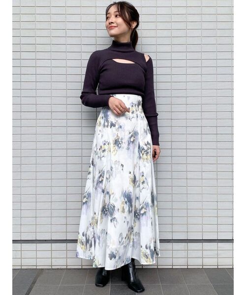 MERCURYDUO（マーキュリーデュオ）の「水彩フラワーハイウエストフレアスカート（スカート・レディース・ブラウン/アイボリー・SMALL/MEDIUM）」の9枚目の写真