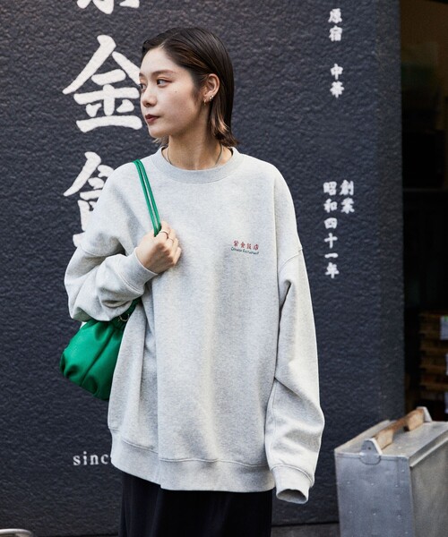 FREAK'S STORE(フリークスストア)の「WEB限定 紫金飯店×FREAK'S STORE 別注 バックプリント クルーネックスウェット/中華/チャイナデザイン(スウェット・メンズ・ブラック/アッシュグレー・SMALL/MEDIUM/LARGE)」の4枚目の写真