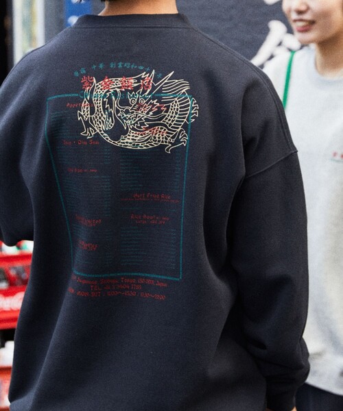 FREAK'S STORE(フリークスストア)の「WEB限定 紫金飯店×FREAK'S STORE 別注 バックプリント クルーネックスウェット/中華/チャイナデザイン(スウェット・メンズ・ブラック/アッシュグレー・SMALL/MEDIUM/LARGE)」の9枚目の写真