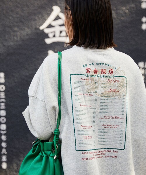 FREAK'S STORE(フリークスストア)の「WEB限定 紫金飯店×FREAK'S STORE 別注 バックプリント クルーネックスウェット/中華/チャイナデザイン(スウェット・メンズ・ブラック/アッシュグレー・SMALL/MEDIUM/LARGE)」の1枚目の写真