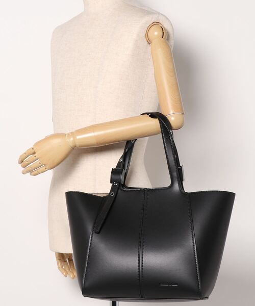 CHARLES & KEITH（チャールズ & キース）の「Altea アルテア トートバッグ（トートバッグ・レディース・ブラック/ベージュ/ライトブラウン・L）」の11枚目の写真