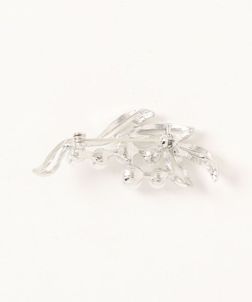 Three Four Time(スリーフォータイム)の「パールリーフブローチ【フォーマル/セレモニー/入卒/デイリー】(ブローチ/コサージュ・レディース・ゴールド/シルバー・FREE)」の3枚目の写真