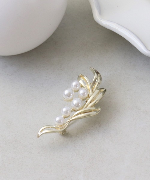 Three Four Time(スリーフォータイム)の「パールリーフブローチ【フォーマル/セレモニー/入卒/デイリー】(ブローチ/コサージュ・レディース・ゴールド/シルバー・FREE)」の5枚目の写真