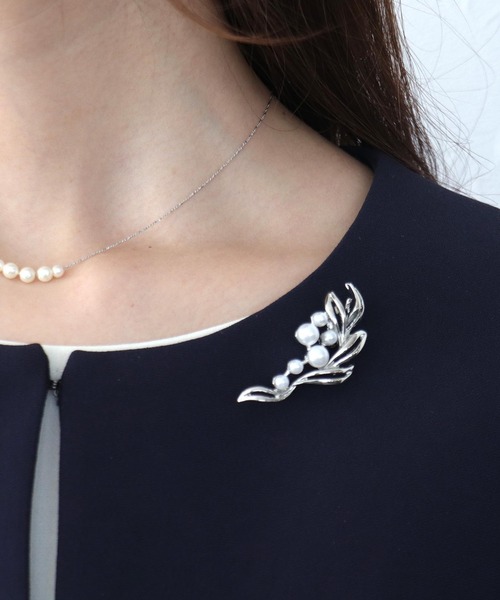 Three Four Time(スリーフォータイム)の「パールリーフブローチ【フォーマル/セレモニー/入卒/デイリー】(ブローチ/コサージュ・レディース・ゴールド/シルバー・FREE)」の7枚目の写真