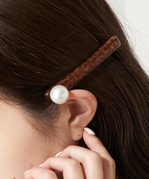 Chico（チコ）の「【2023SS】ビックパール付バレッタ（バレッタ/ヘアクリップ・レディース・ブラウン/アイボリー/ブラック・FREE）」の3枚目の写真