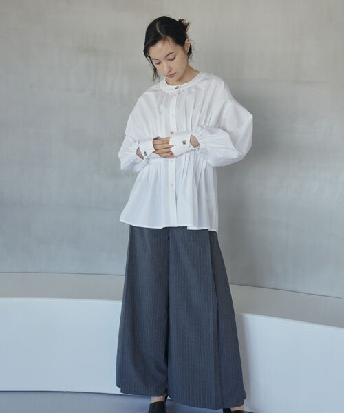 Ray BEAMS(レイビームス)の「RBS / ストライプ サイド タック ワイド パンツ(その他パンツ・レディース・ベージュ/シルバー・1/0)」の3枚目の写真