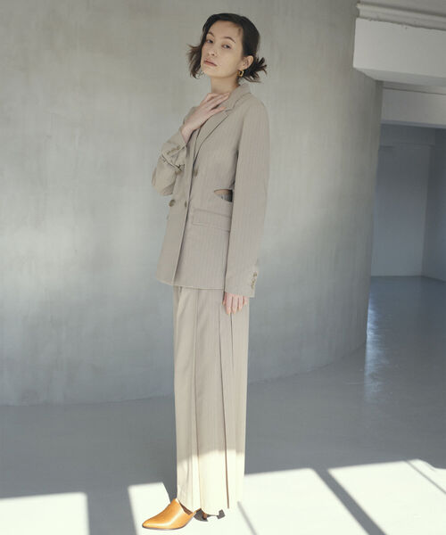 Ray BEAMS(レイビームス)の「RBS / ストライプ サイド タック ワイド パンツ(その他パンツ・レディース・ベージュ/シルバー・1/0)」の6枚目の写真