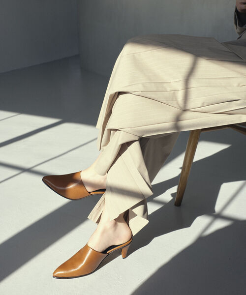 Ray BEAMS(レイビームス)の「RBS / ストライプ サイド タック ワイド パンツ(その他パンツ・レディース・ベージュ/シルバー・1/0)」の8枚目の写真