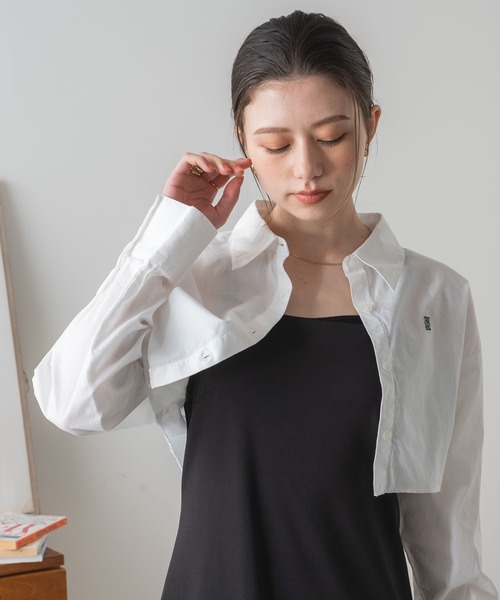 WEGO(ウィゴー)の「WEGO/ロゴ刺繍クロップドシャツ(シャツ/ブラウス・レディース・ブルー系その他4/ホワイト・FREE)」の9枚目の写真