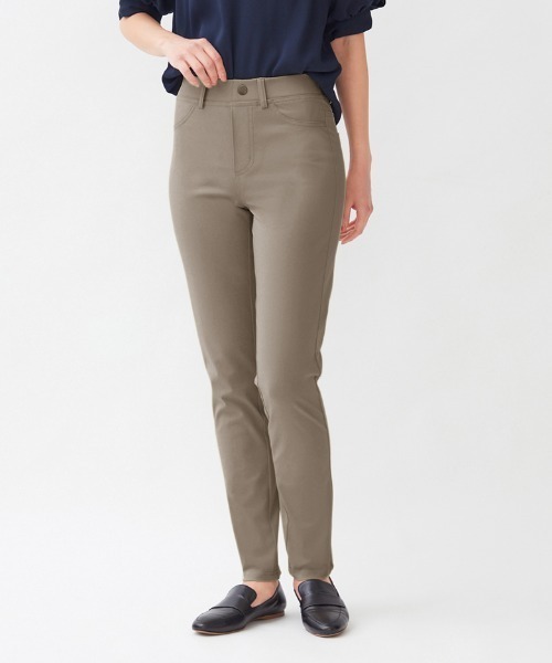 Tuche(トゥシェ)の「Tuche/トゥシェ ストレッチパンツ スキニースタイル ライトテックストレッチ フルレングス丈(その他パンツ・レディース・ブラック/ネイビー/オフホワイト/サンドベージュ/グリーン系その他/ピンク系その他/オレンジ系その他/ライトグリーン/ピンク/カーキ/グレー・MEDIUM/LARGE/X-LARGE/L~LL)」の5枚目の写真