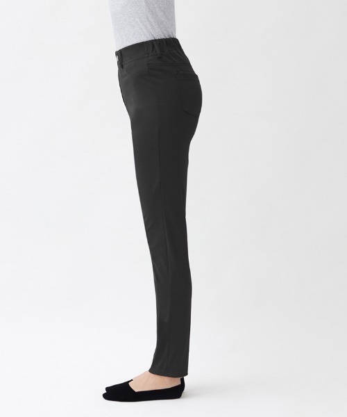 Tuche(トゥシェ)の「Tuche/トゥシェ ストレッチパンツ スキニースタイル ライトテックストレッチ フルレングス丈(その他パンツ・レディース・ブラック/ネイビー/オフホワイト/サンドベージュ/グリーン系その他/ピンク系その他/オレンジ系その他/ライトグリーン/ピンク/カーキ/グレー・MEDIUM/LARGE/X-LARGE/L~LL)」の13枚目の写真