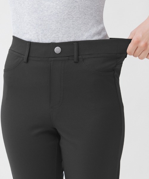 Tuche(トゥシェ)の「Tuche/トゥシェ ストレッチパンツ スキニースタイル ライトテックストレッチ フルレングス丈(その他パンツ・レディース・ブラック/ネイビー/オフホワイト/サンドベージュ/グリーン系その他/ピンク系その他/オレンジ系その他/ライトグリーン/ピンク/カーキ/グレー・MEDIUM/LARGE/X-LARGE/L~LL)」の15枚目の写真