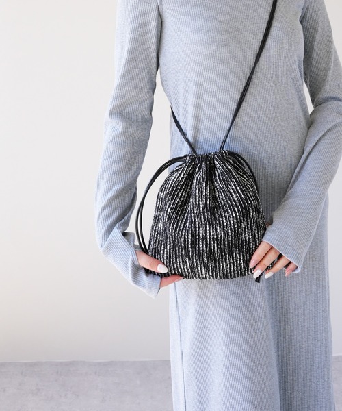 IAMUSE(アイアミューズ)の「2WAY巾着ショルダーバッグ スパンコール/ツイード S0925【IAMUSE】(ショルダーバッグ・レディース・ブラック/マルチ/ブラック系その他/アイボリー系・FREE)」の5枚目の写真