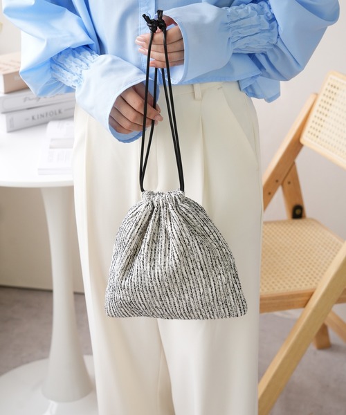 IAMUSE(アイアミューズ)の「2WAY巾着ショルダーバッグ スパンコール/ツイード S0925【IAMUSE】(ショルダーバッグ・レディース・ブラック/マルチ/ブラック系その他/アイボリー系・FREE)」の6枚目の写真