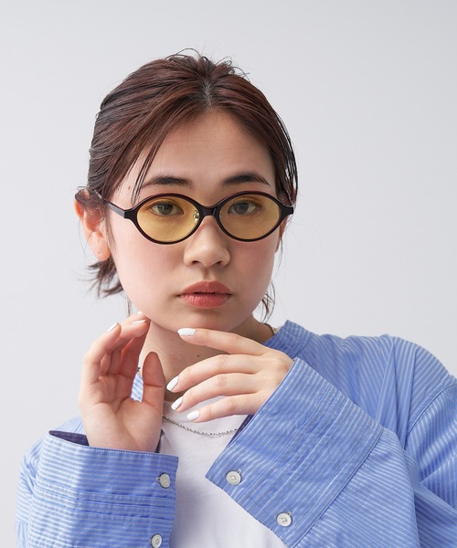 Zoff(ゾフ)の「オーバル型 ライトカラー レンズ サングラス | 太縁メガネ | 黒縁メガネ | ユニセックス(サングラス・レディース・ライトパープル/ブラック/レッド系その他/ブルー系その他・FREE)」の4枚目の写真