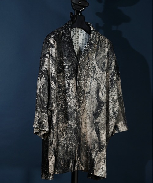 MEMENTISM（メメントイズム）の「ビッグシルエット レースシャツ　シアーシャツ（シャツ/ブラウス・メンズ・ホワイト/ブラック/ホワイト系4/ブラック系3/グリーン系2/ブラウン/その他1/ホワイト系3/ブラック系2/ブラック系4/ブルー/チャコールグレー/ホワイト系2/ブラウン系2/グレイッシュベージュ/ライトグリーン/オレンジ/ライトグレー/ライトブルー/ネイビー/グレー系2/ブルー系2/スミクロ/グリーン/ホワイト×グレー/ライトグレー系1/その他10/その他15/ブラック系5/ブラック系6/ブラック×グレー/インディゴブルー/イエロー系1・FREE）」の12枚目の写真