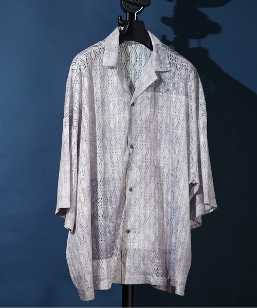 MEMENTISM（メメントイズム）の「ビッグシルエット レースシャツ　シアーシャツ（シャツ/ブラウス・メンズ・ホワイト/ブラック/ホワイト系4/ブラック系3/グリーン系2/ブラウン/その他1/ホワイト系3/ブラック系2/ブラック系4/ブルー/チャコールグレー/ホワイト系2/ブラウン系2/グレイッシュベージュ/ライトグリーン/オレンジ/ライトグレー/ライトブルー/ネイビー/グレー系2/ブルー系2/スミクロ/グリーン/ホワイト×グレー/ライトグレー系1/その他10/その他15/ブラック系5/ブラック系6/ブラック×グレー/インディゴブルー/イエロー系1・FREE）」の16枚目の写真