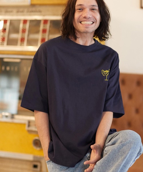 CAMBIO(カンビオ)の「mt8409- ワンポイント刺繍TビッグシルエットTシャツ(ガール)(Tシャツ/カットソー・メンズ・ホワイト/ブラック/ネイビー・S/M/L/XL)」の3枚目の写真
