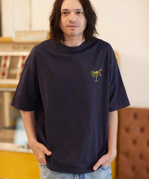CAMBIO(カンビオ)の「mt8409- ワンポイント刺繍TビッグシルエットTシャツ(ガール)(Tシャツ/カットソー・メンズ・ホワイト/ブラック/ネイビー・S/M/L/XL)」の4枚目の写真