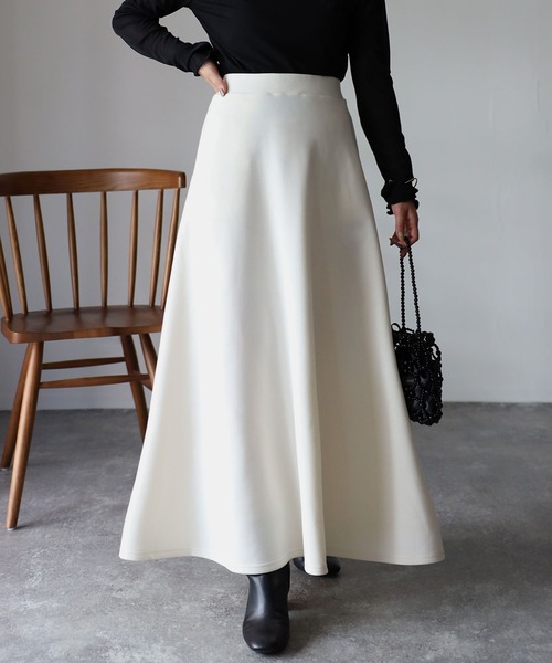 Riberry（リベリー）の「ダンボールフレアスカート（スカート・レディース・ブラック/アイボリー・FREE）」の2枚目の写真