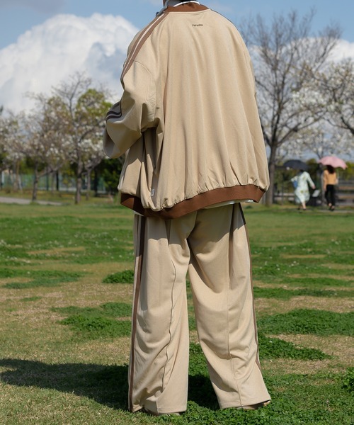 Perushu（ペルーシュ）の「ワイドルーズトラックパンツ