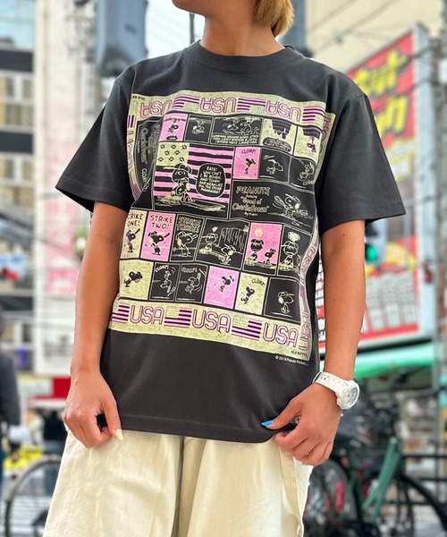 SNOOPY×OLD BETTY'S(スヌーピーカケルオールドベティーズ)の「スヌーピー【SNOOPY】Bandana Print T-shirts(Tシャツ/カットソー・レディース・ナチュラル/スミクロ/サンドベージュ・M/L)」の1枚目の写真