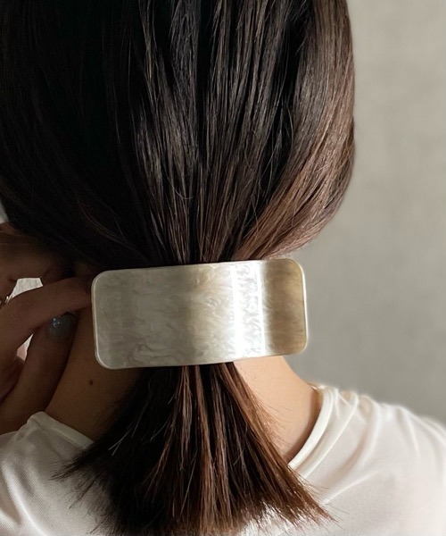 tone（トーン）の「【Kukulu TOKYO】スクエア サイド バンスクリップ（バレッタ/ヘアクリップ・レディース・ブラウン系その他/ベージュ系その他/ブルー系その他/レッド系その他・FREE）」の2枚目の写真