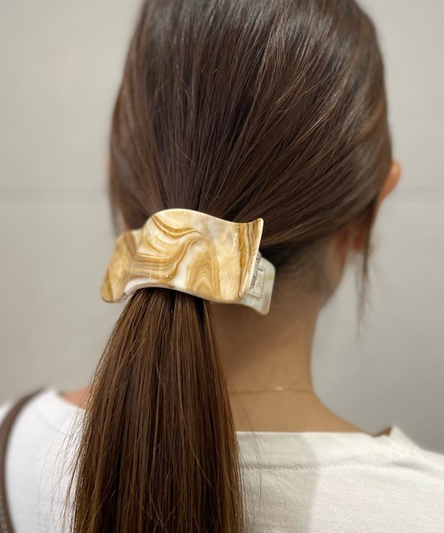 tone（トーン）の「【Kukulu TOKYO】スクエア サイド バンスクリップ（バレッタ/ヘアクリップ・レディース・ブラウン系その他/ベージュ系その他/ブルー系その他/レッド系その他・FREE）」の6枚目の写真