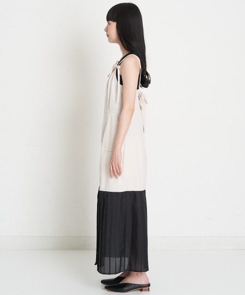 A de a.v.v（アードアー・ヴェ・ヴェ）の「麻ライクバックオープンプリーツドッキングキャミワンピ（ワンピース・レディース・アイボリー/ブラック・SMALL/MEDIUM）」の12枚目の写真