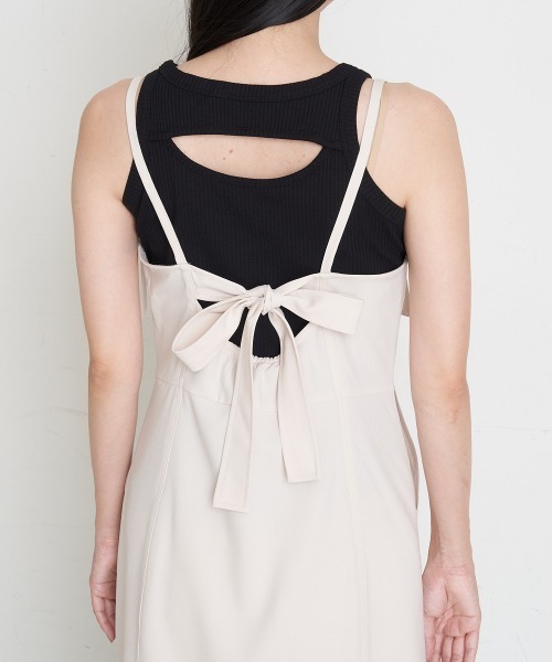 A de a.v.v（アードアー・ヴェ・ヴェ）の「麻ライクバックオープンプリーツドッキングキャミワンピ（ワンピース・レディース・アイボリー/ブラック・SMALL/MEDIUM）」の8枚目の写真