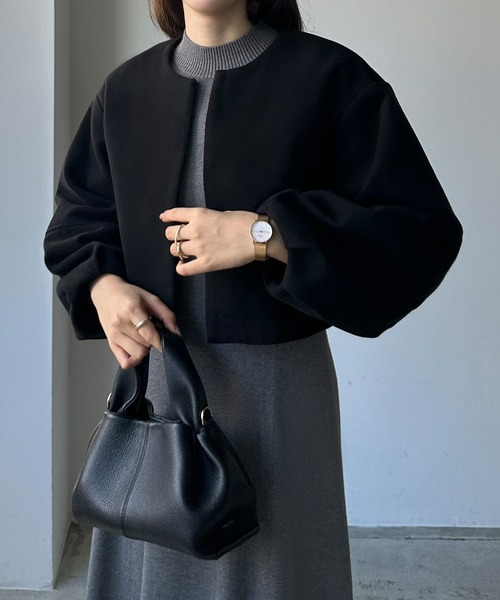 Louere(ルエレ)の「コクーンスリーブショートブルゾン(ブルゾン・レディース・ダークベージュ/ブラック/グレイッシュベージュ・SMALL/MEDIUM/LARGE/X-LARGE)」の4枚目の写真