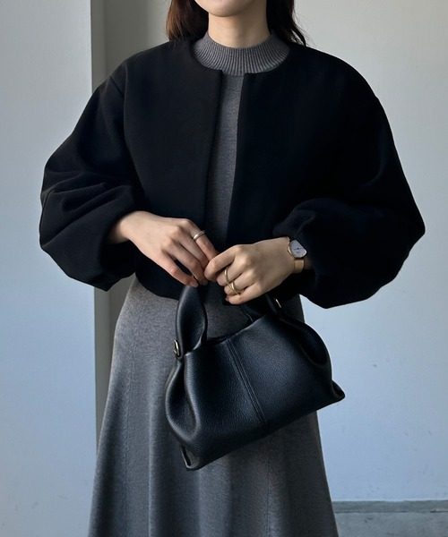 Louere(ルエレ)の「コクーンスリーブショートブルゾン(ブルゾン・レディース・ダークベージュ/ブラック/グレイッシュベージュ・SMALL/MEDIUM/LARGE/X-LARGE)」の5枚目の写真