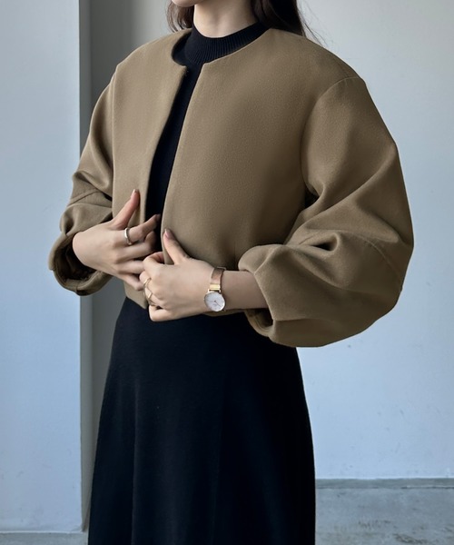 Louere(ルエレ)の「コクーンスリーブショートブルゾン(ブルゾン・レディース・ダークベージュ/ブラック/グレイッシュベージュ・SMALL/MEDIUM/LARGE/X-LARGE)」の11枚目の写真